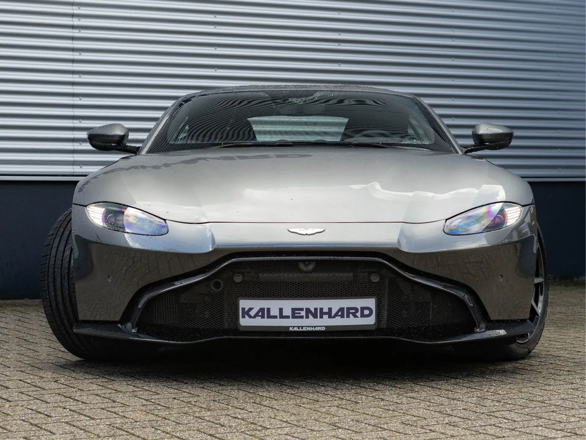 애스턴마틴 V8 Coupe 2020 회색 사진 3