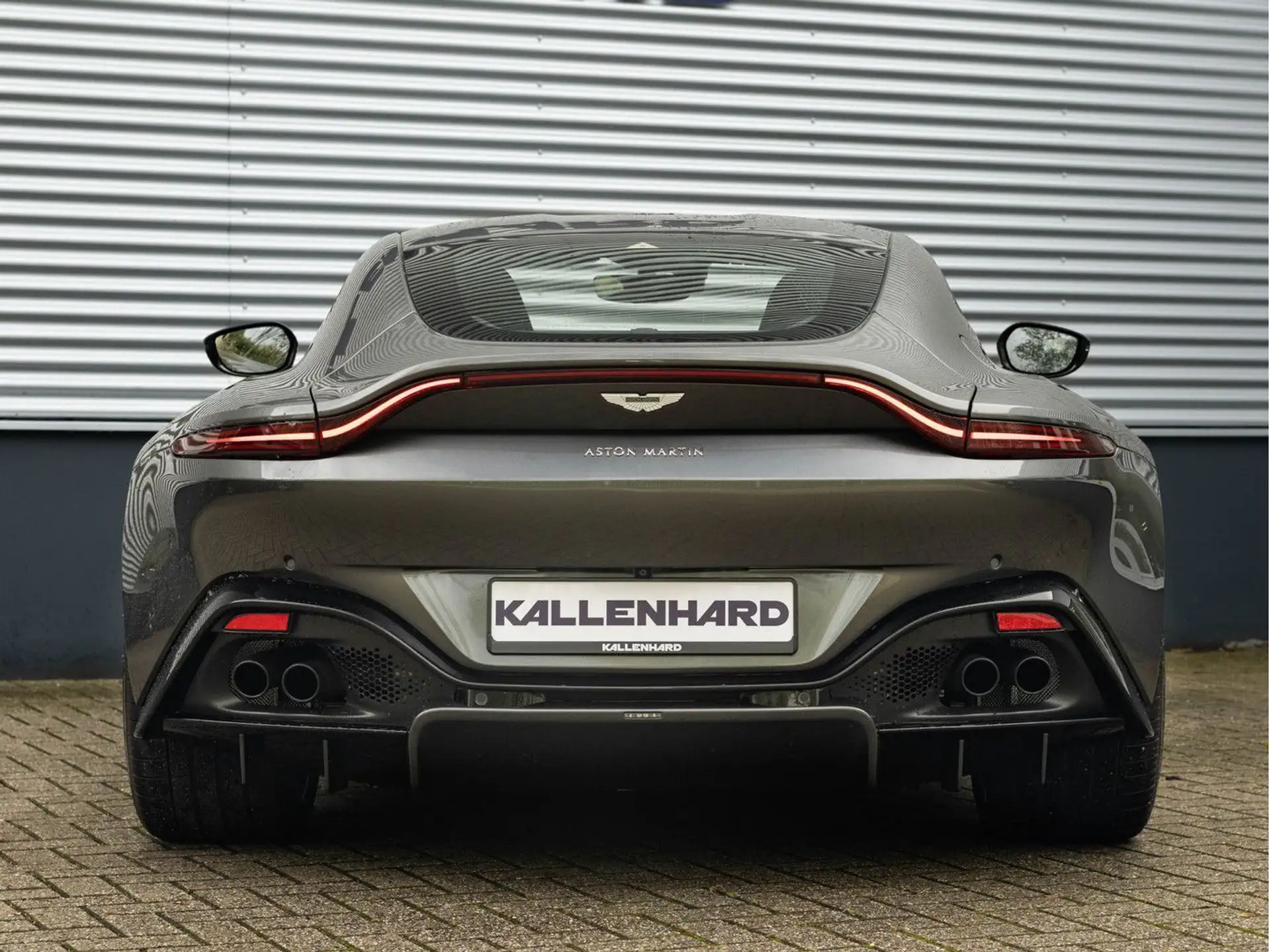 애스턴마틴 V8 Coupe 2020 회색 사진 4