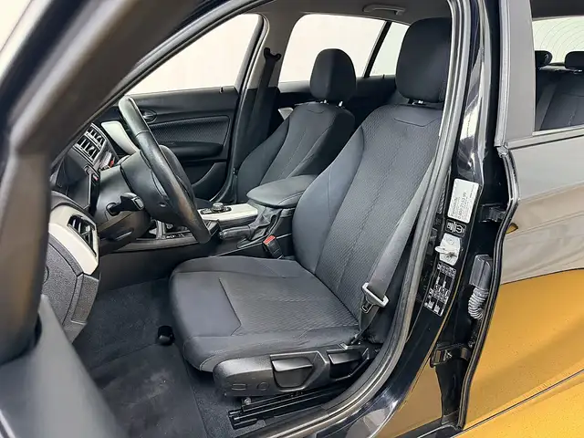 BMW 1 Series view 6