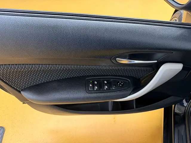 BMW 1 Series view 14