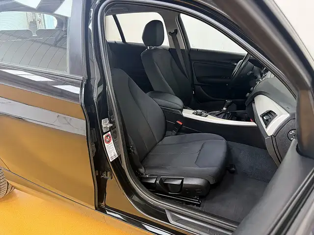 BMW 1 Series view 9