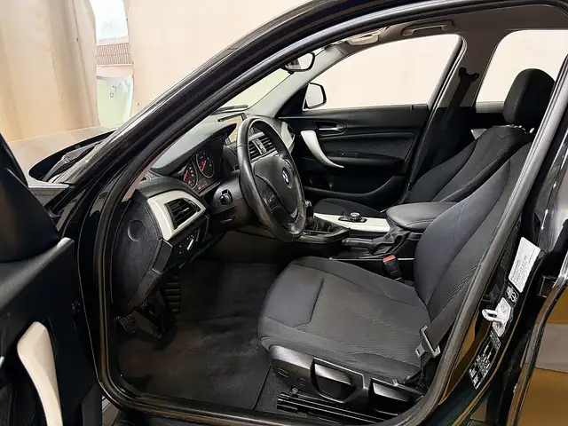 BMW 1 Series view 5