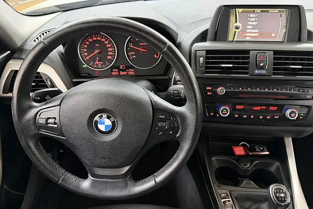 BMW 1 Series view 13