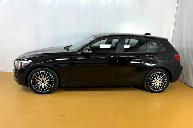 BMW 1 Series view 4