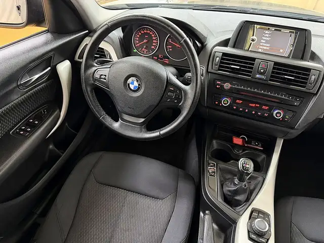 BMW 1 Series view 2
