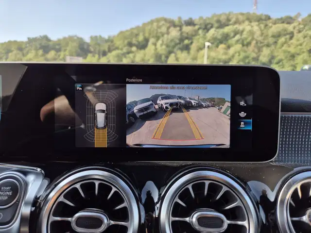 Mercedes-Benz GLB view 15