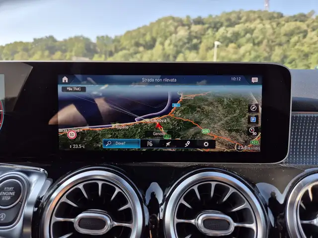 Mercedes-Benz GLB view 11