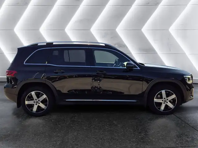 Mercedes-Benz GLB view 5