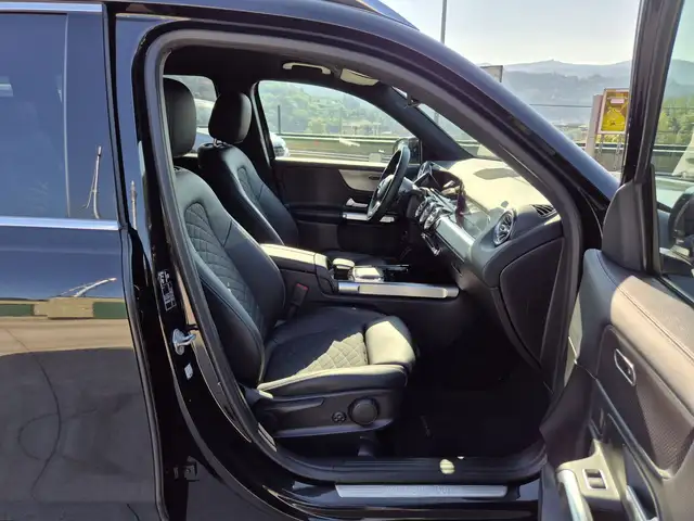 Mercedes-Benz GLB view 9