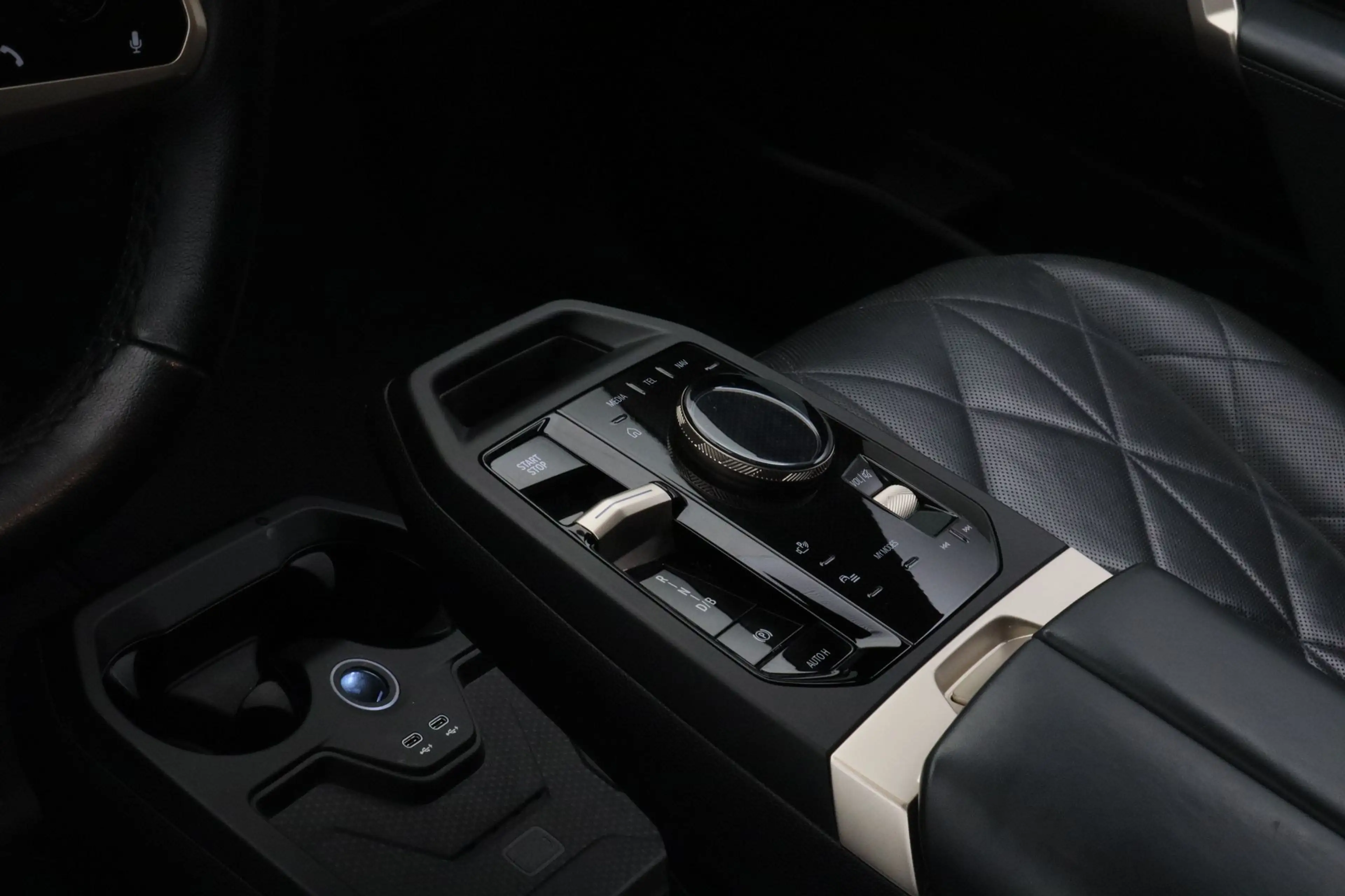BMW iX xDrive40 High Executive 77 kWh | HIFI System Harma — photo 8