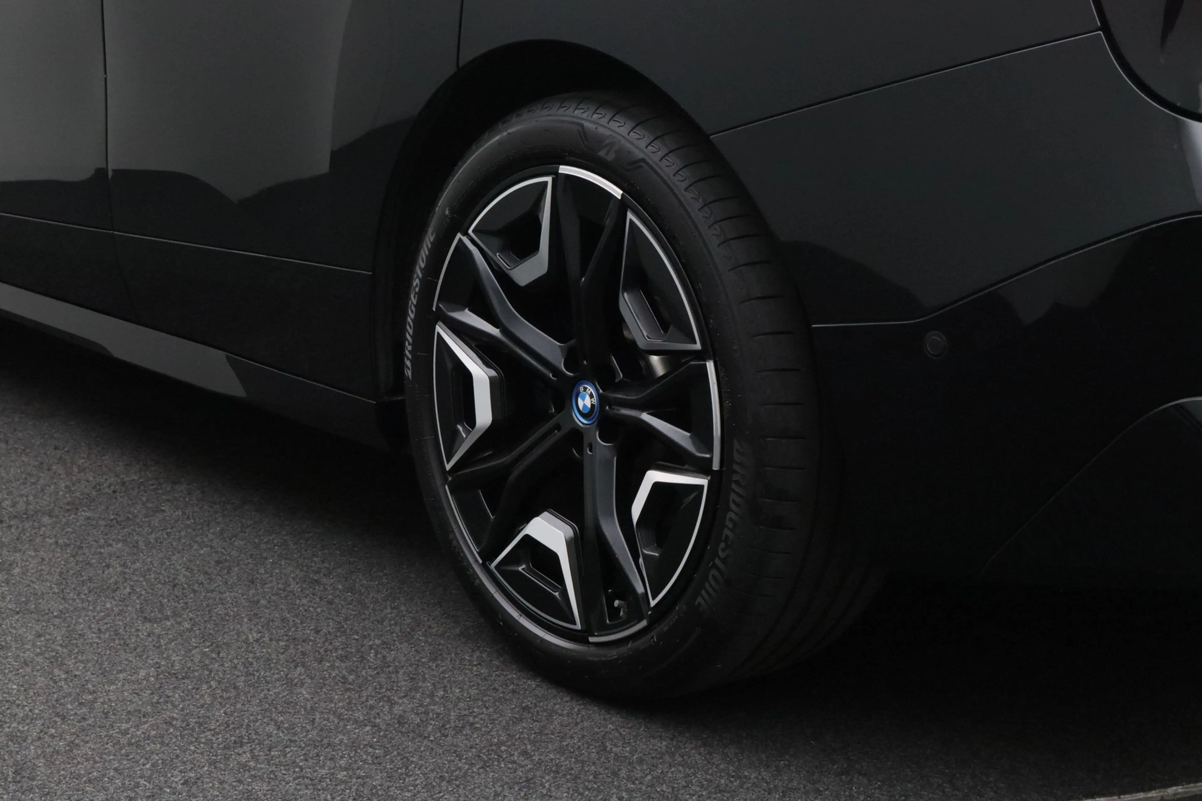 BMW iX xDrive40 High Executive 77 kWh | HIFI System Harma — photo 5