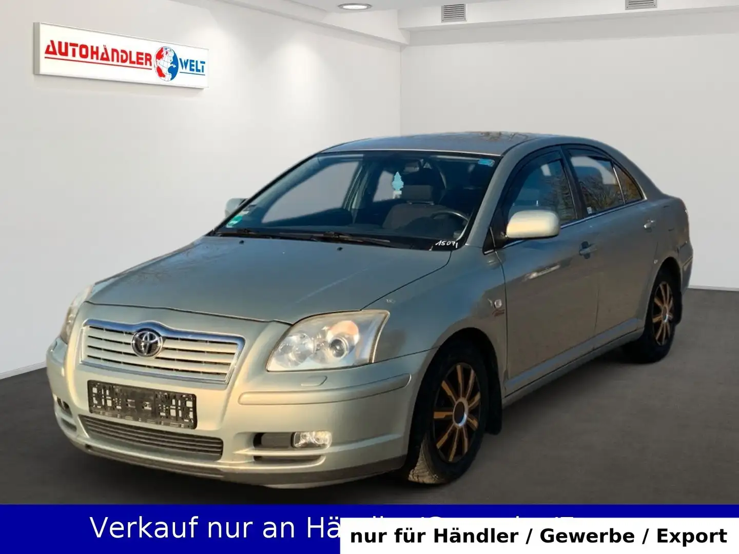 Toyota Avensis 1.8 Executive Liftback Zielony - 1