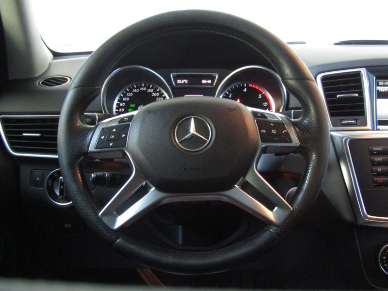 Mercedes-Benz ML 350 BLUETEC 4MATIC — photo 9