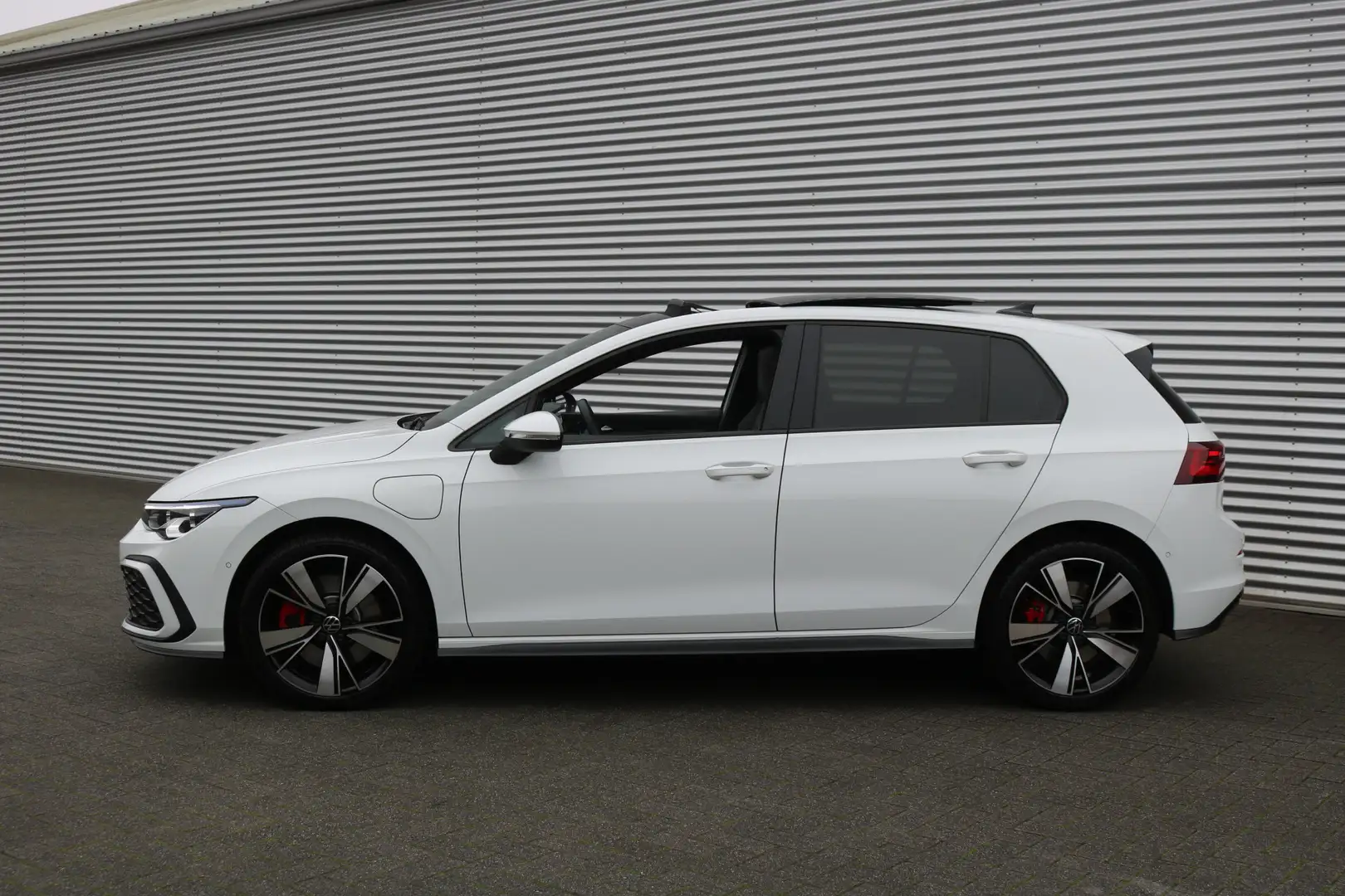 Volkswagen Golf GTE 1.4 eHybrid 245PK (Pano Carplay Sfeerverl ACC Head Wit - 2