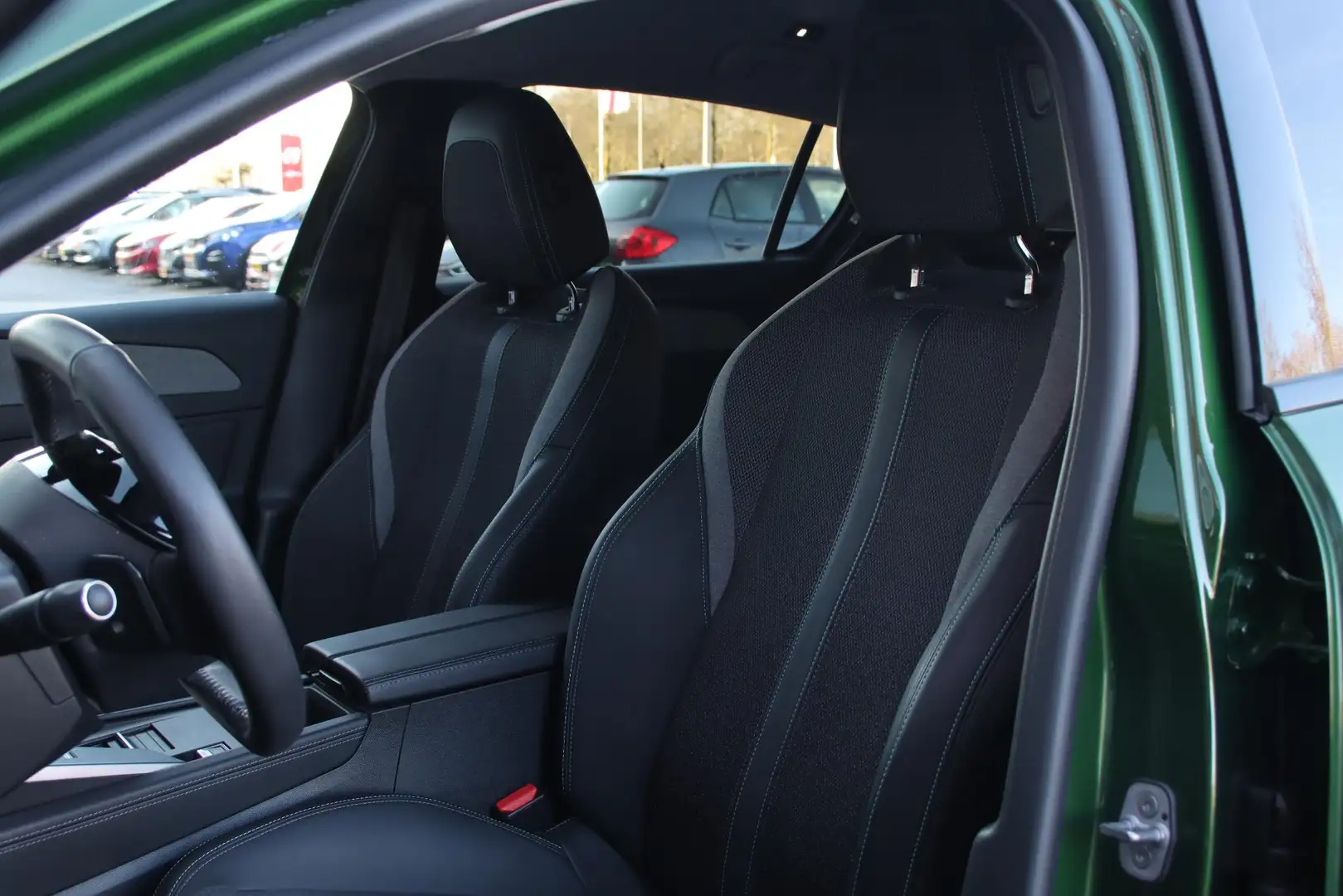 Peugeot 308 1.6 HYbrid 180PK ALLURE PACK BUSINESS | NAVIGATIE Groen - 2