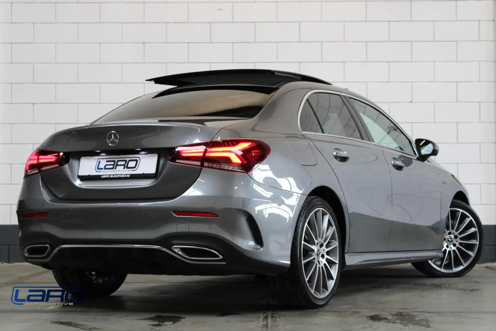 Mercedes-Benz A 250 e AMG Limousine | Pano Memory Burmester 360° Cam M Grijs - 2