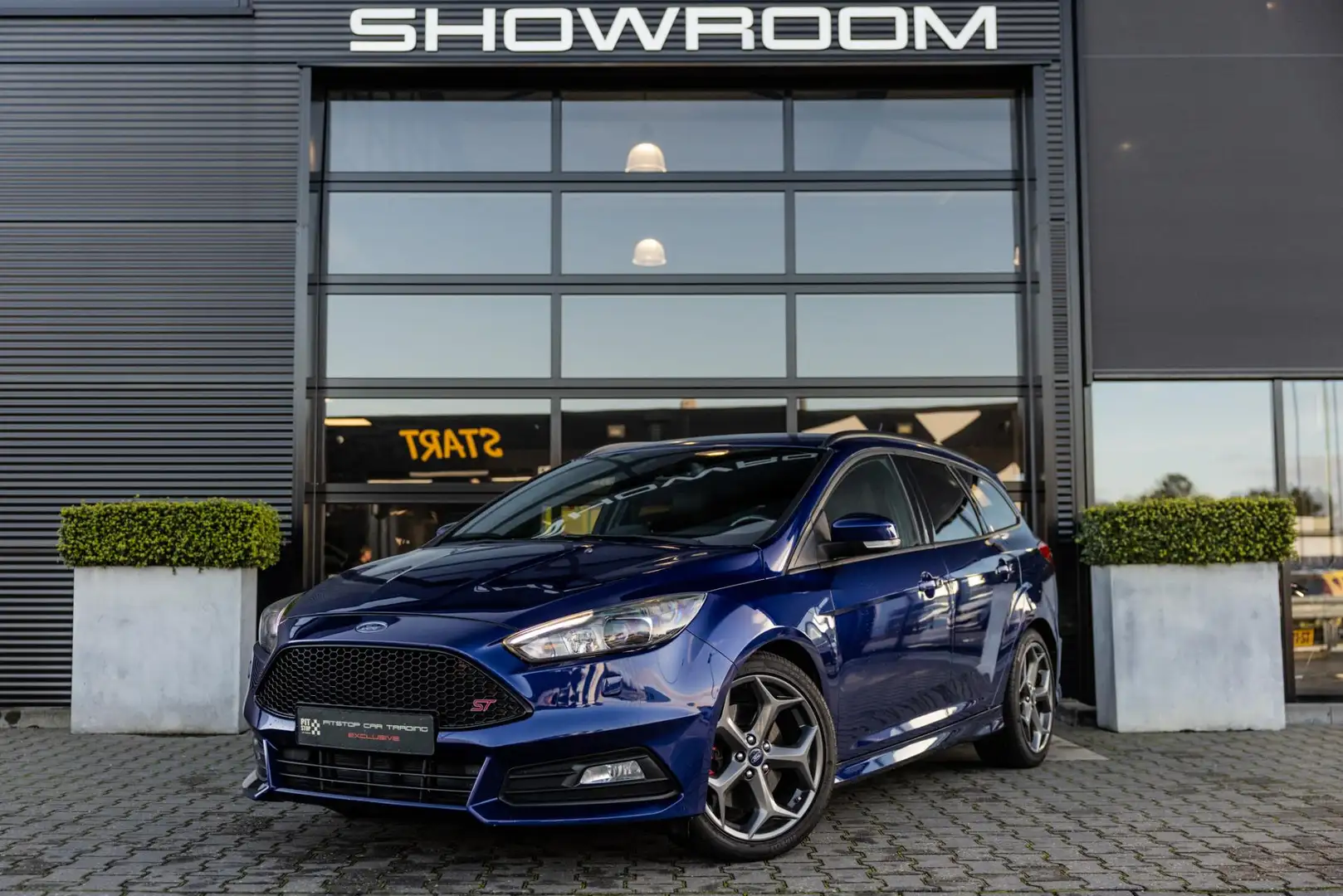 Ford Focus Wagon 2.0 ST-3, 250 PK, Volleder, Camera, Dealer o Blauw - 2