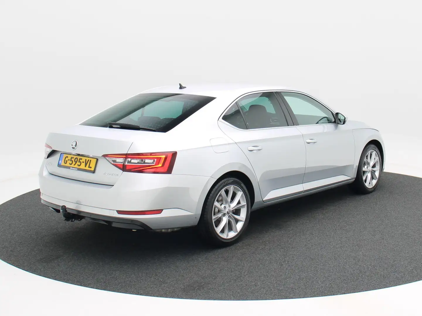 Skoda Superb 1.5 TSi 150 Pk Automaat Business Edition | Cruise Grijs - 2
