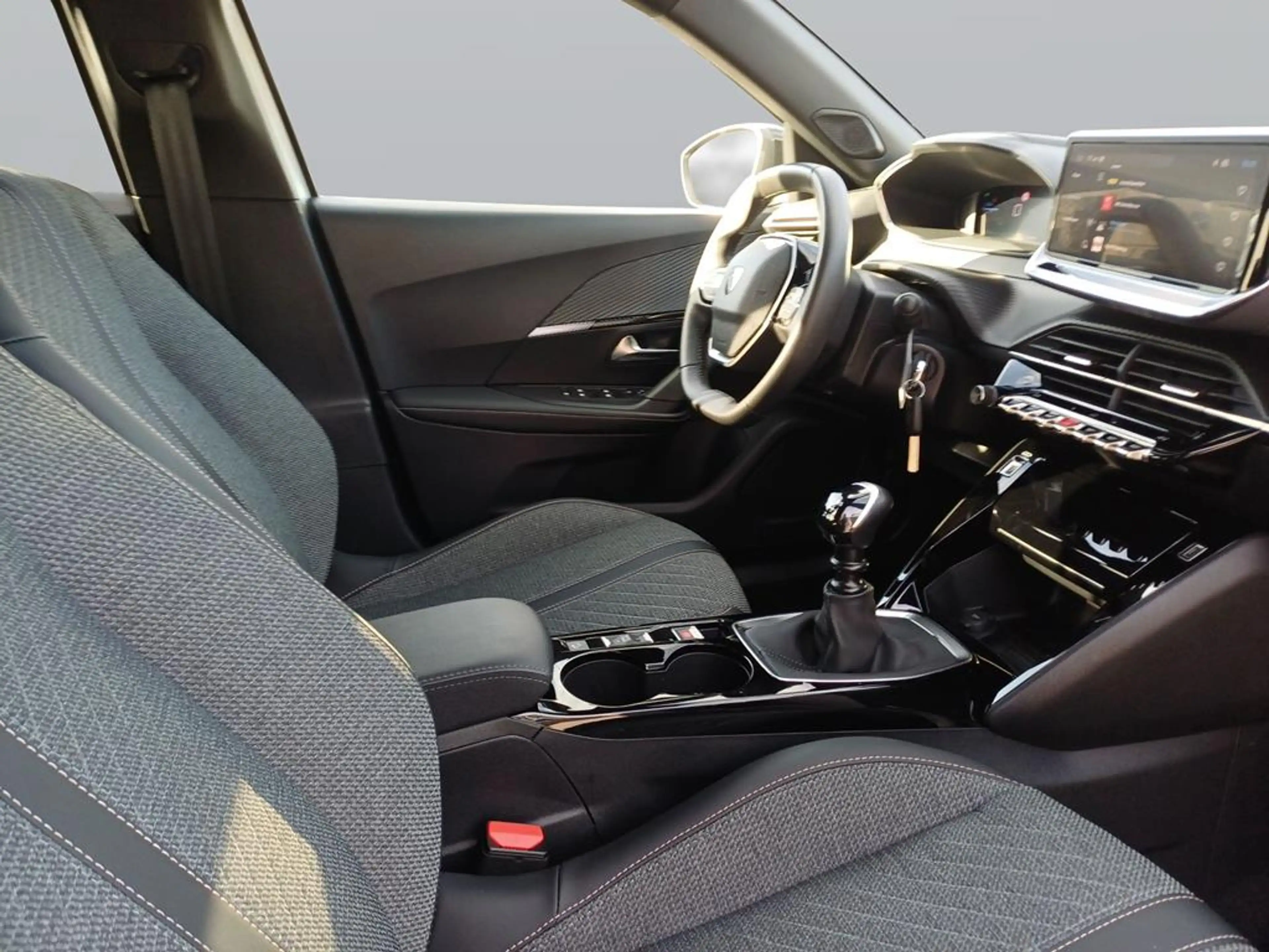Peugeot 2008 Allure — photo 11