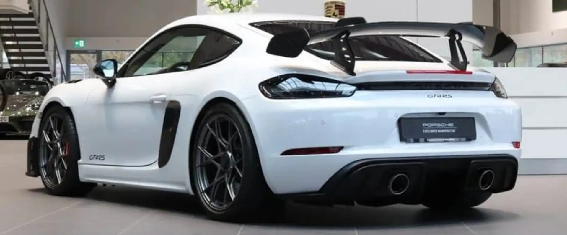 Porsche 718 Cayman GT4 RS Weissach Weiß - 2