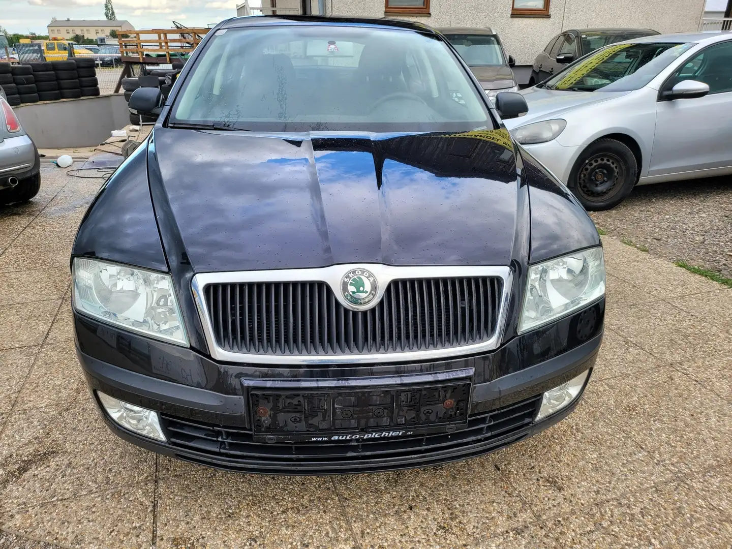 Skoda Octavia 1,6 MPI Ambiente Schwarz - 2
