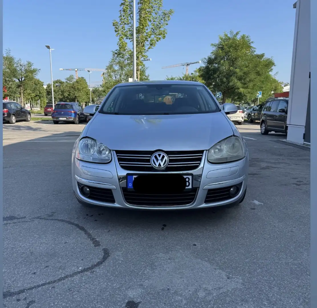 Volkswagen Jetta Freestyle Grau - 2
