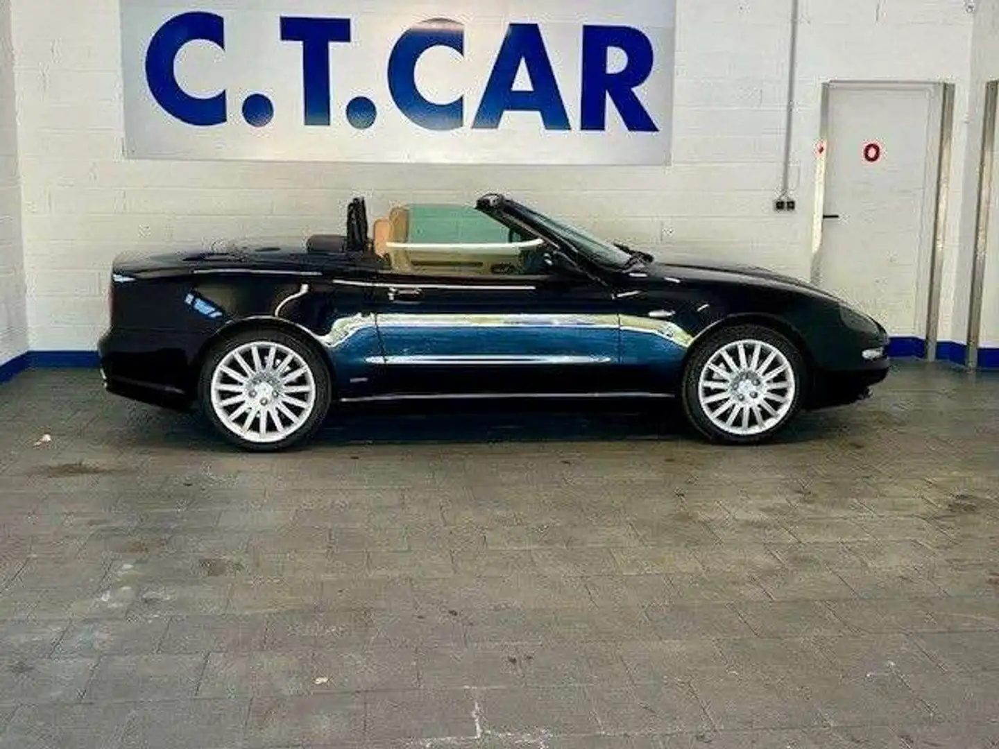 Maserati 4200 Spyder Cambiocorsa Noir - 2