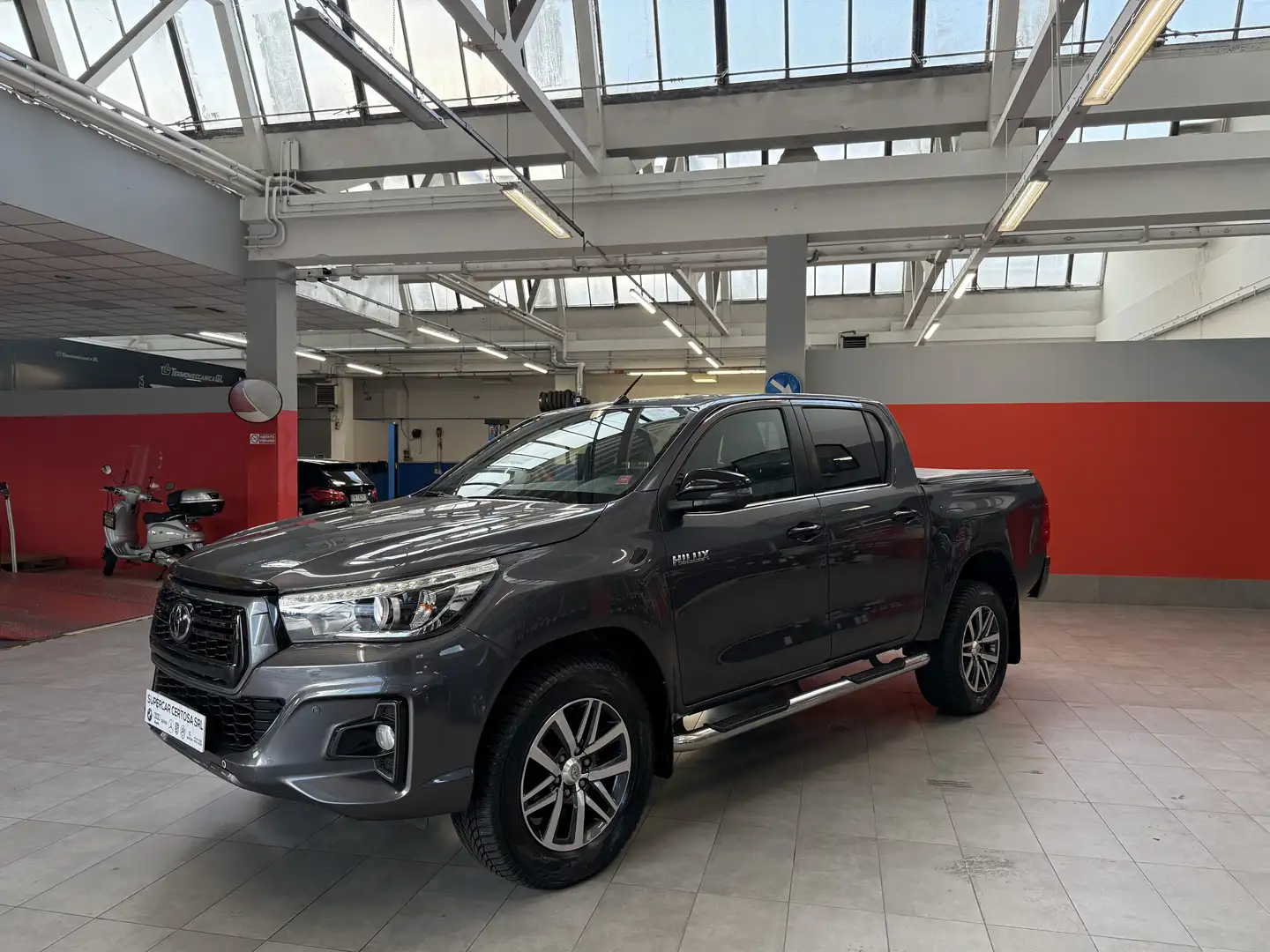 Toyota Hilux 2.4 d-4d double cab Executive 4wd auto Argento - 1