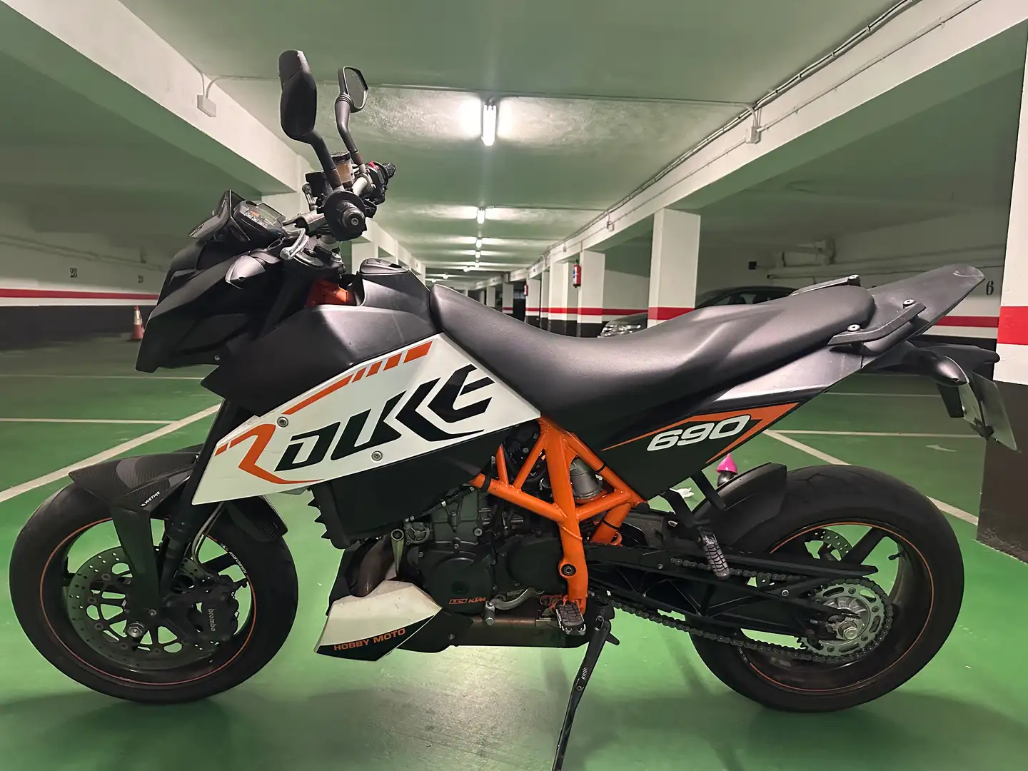 KTM 690 Duke Orange - 1
