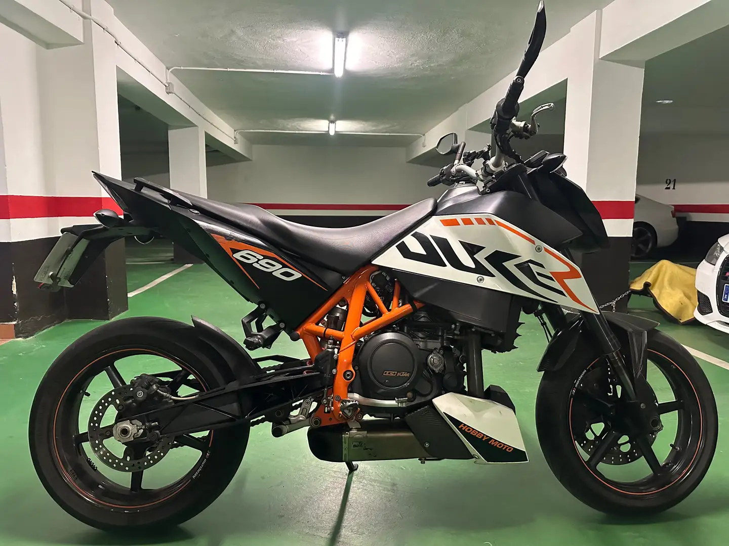 KTM 690 Duke Orange - 2