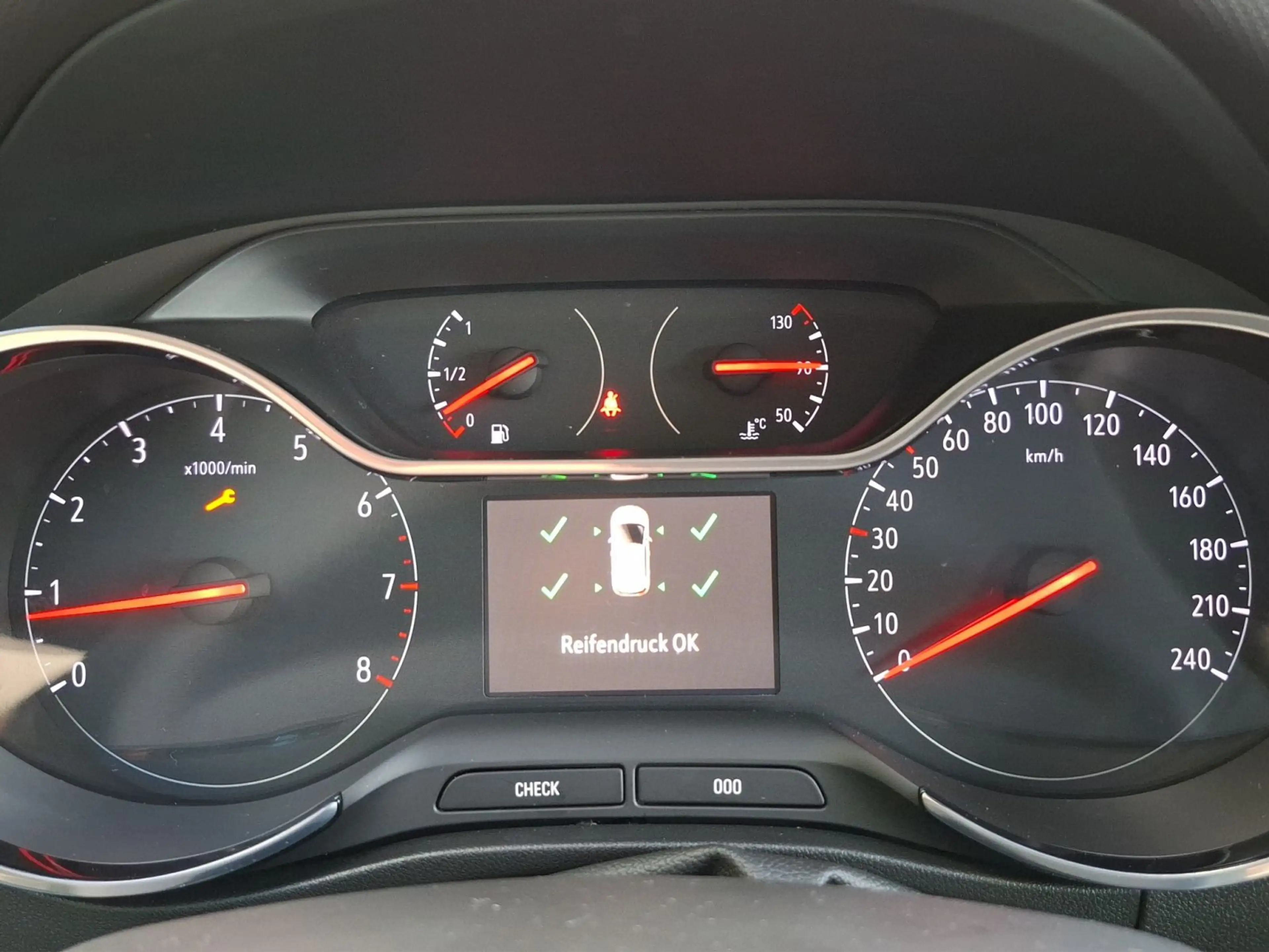 Opel Crossland , Elegance Paket, 1.2 Direct Injection — photo 11
