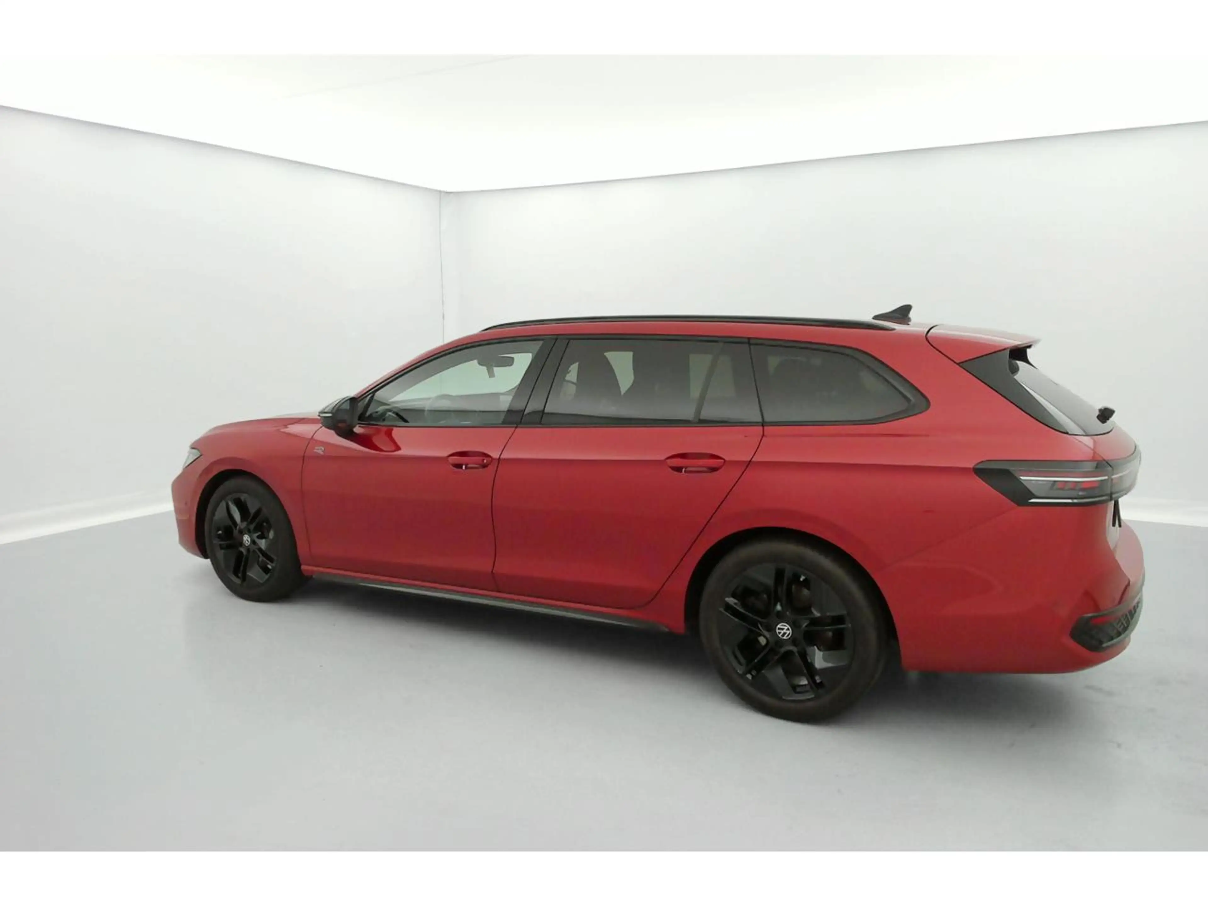 Volkswagen Passat Variant Passat Variant 1.5 eTSI R-Line Business Premium OPF DSG — photo 5