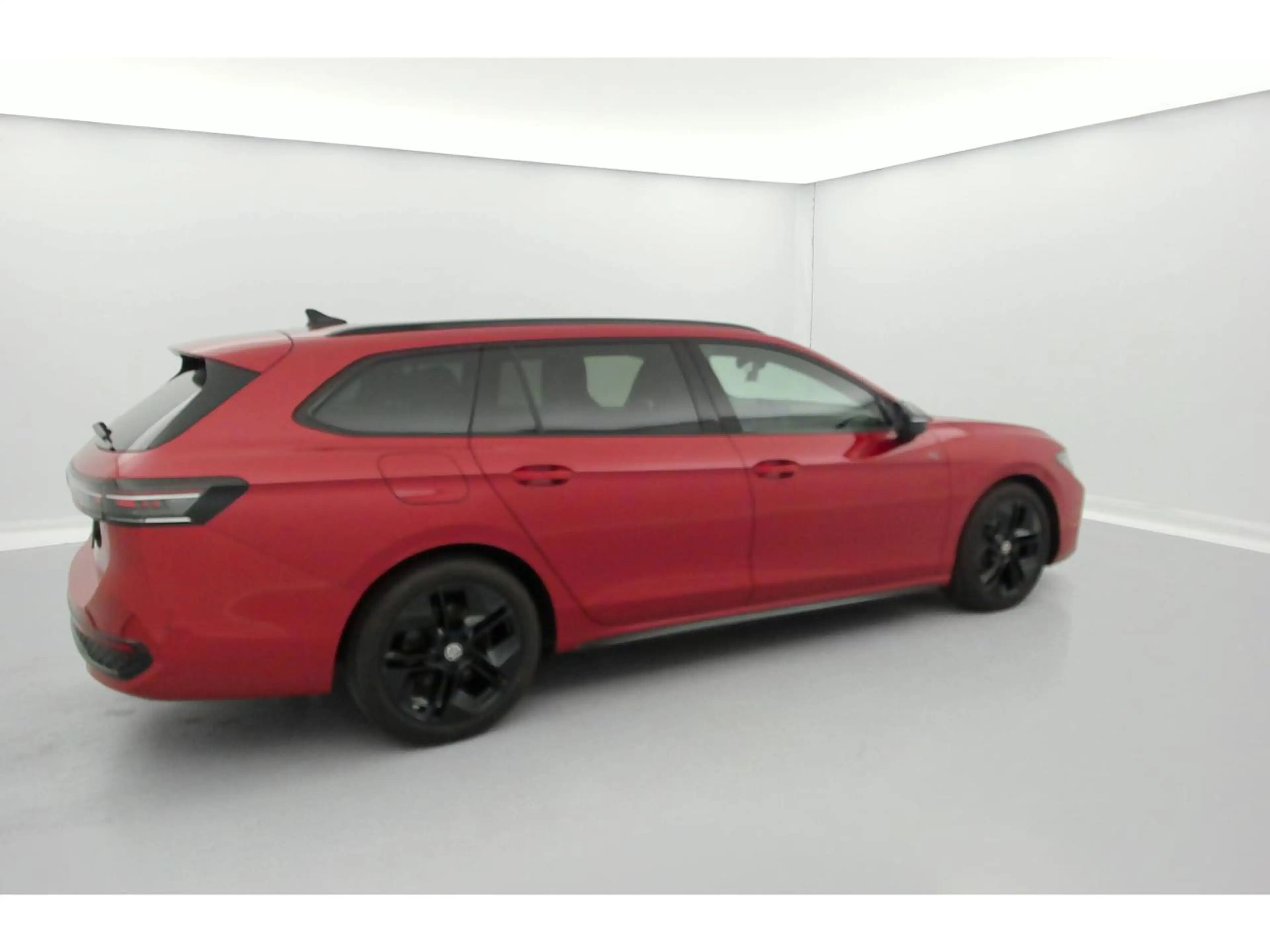 Volkswagen Passat Variant Passat Variant 1.5 eTSI R-Line Business Premium OPF DSG — photo 12