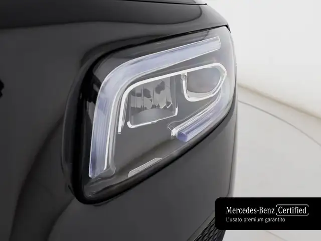Mercedes-Benz GLB view 8