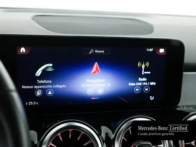 Mercedes-Benz GLB view 16