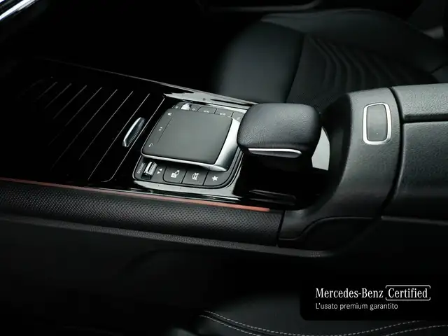 Mercedes-Benz GLB view 18
