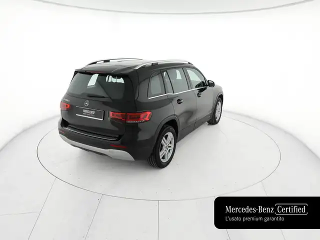 Mercedes-Benz GLB view 3