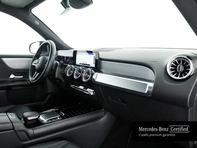 Mercedes-Benz GLB view 10
