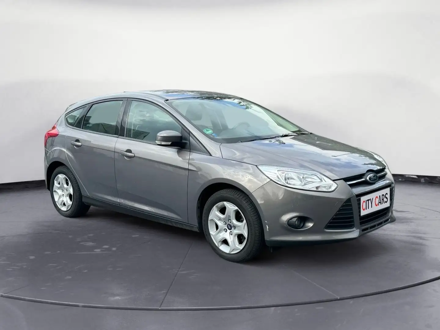 Ford Focus Lim. 1.6 Trend Bruin - 2