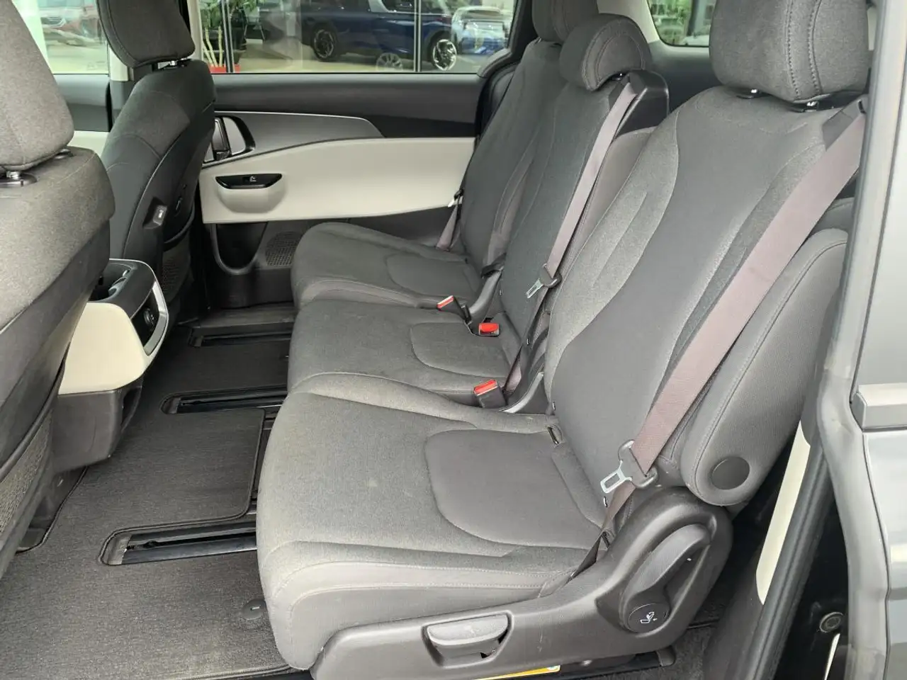 Kia Carnival снимка Kia Carnival