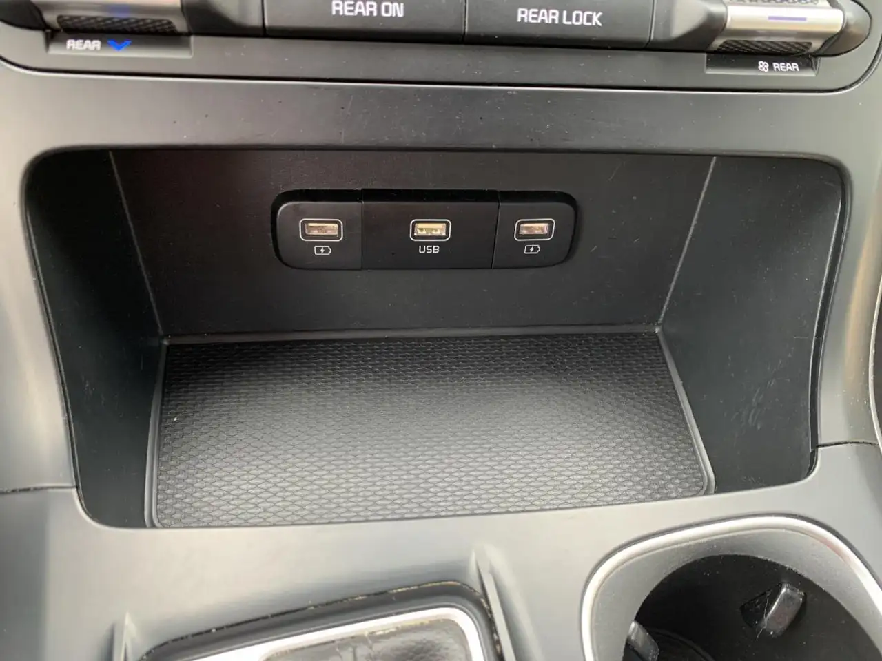 Kia Carnival снимка Kia Carnival