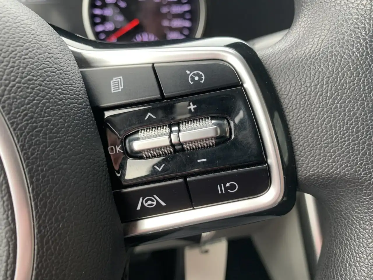 Kia Carnival снимка Kia Carnival
