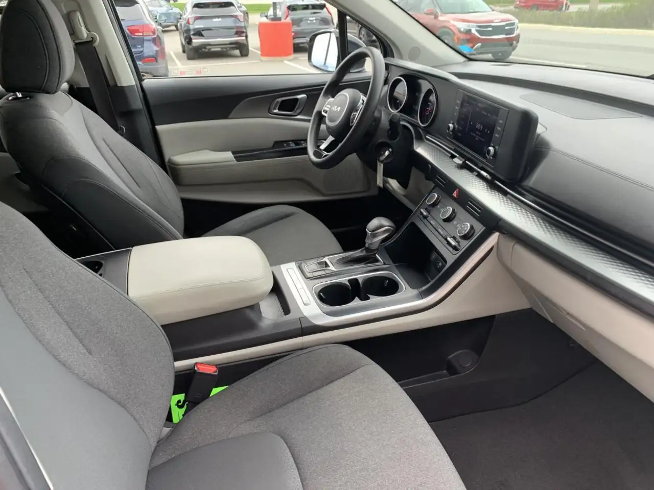 Kia Carnival снимка Kia Carnival