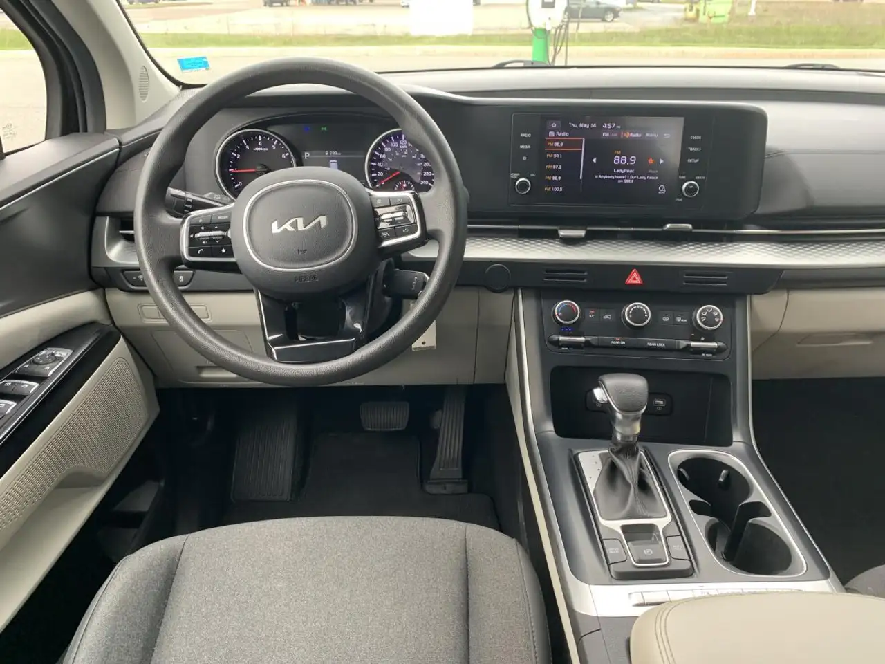 Kia Carnival снимка Kia Carnival