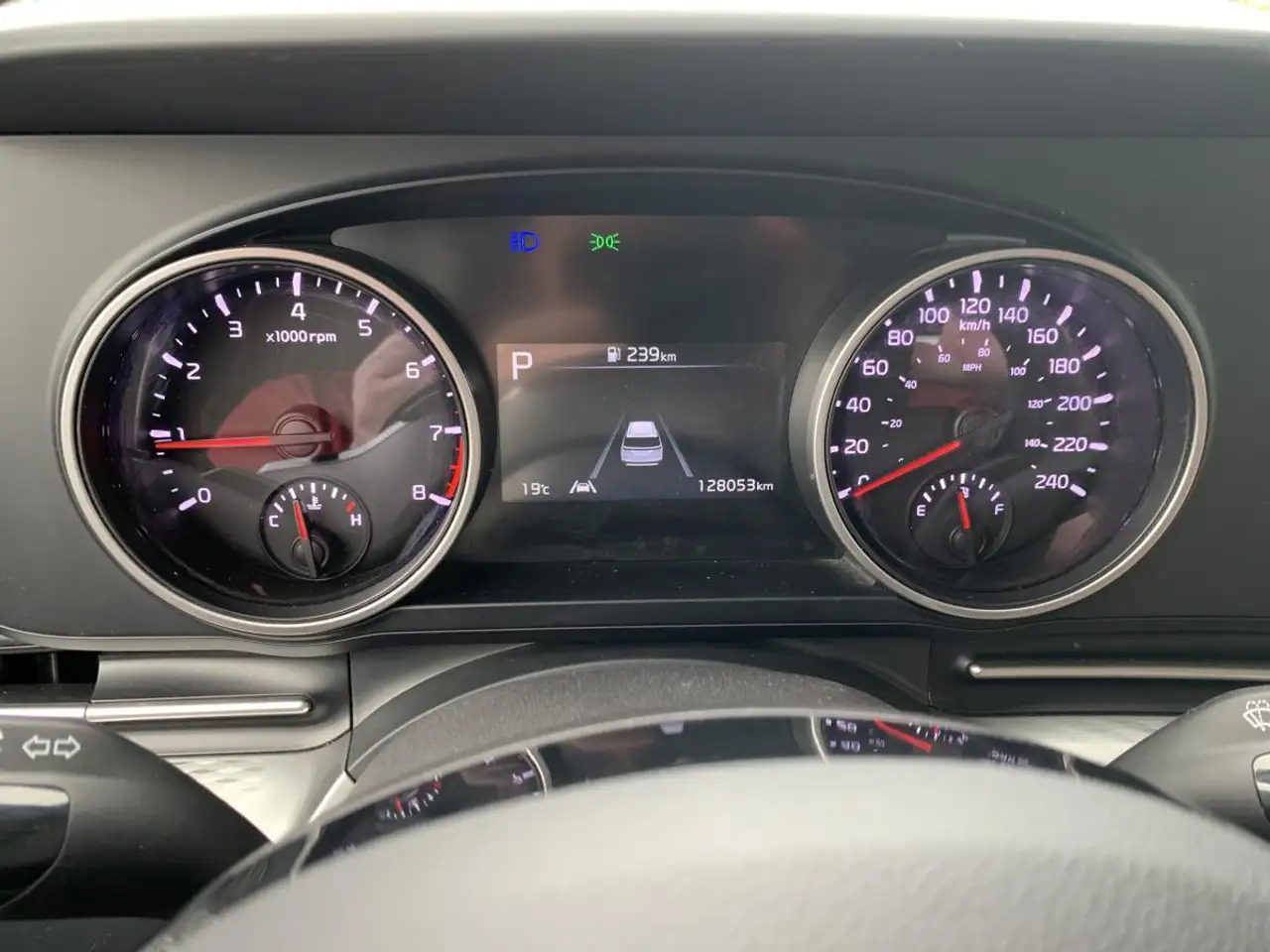 Kia Carnival снимка Kia Carnival