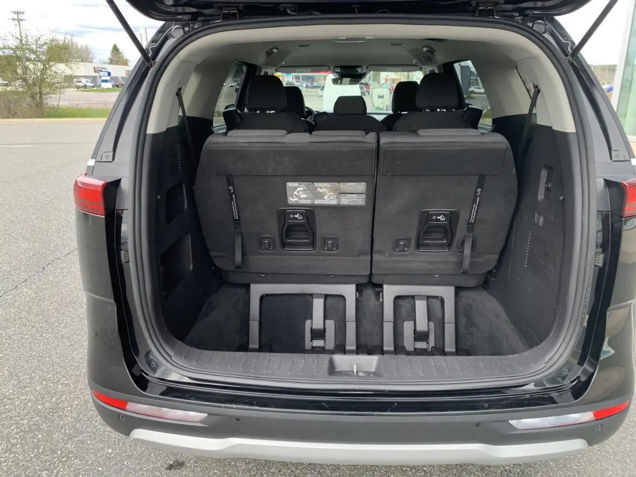 Kia Carnival снимка Kia Carnival