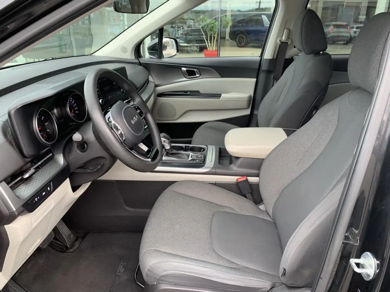 Kia Carnival снимка Kia Carnival