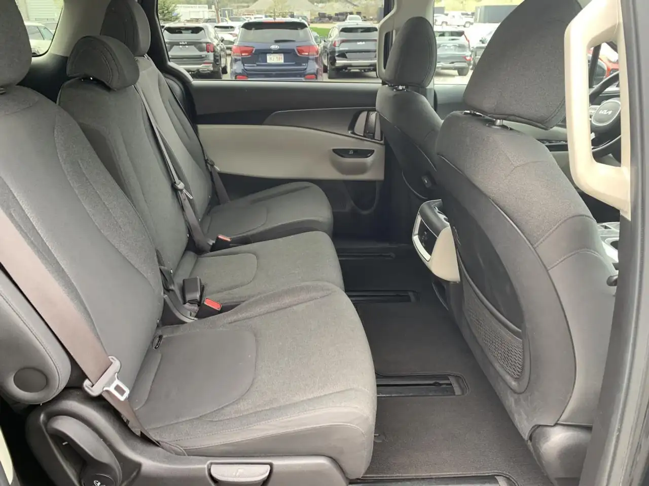 Kia Carnival снимка Kia Carnival