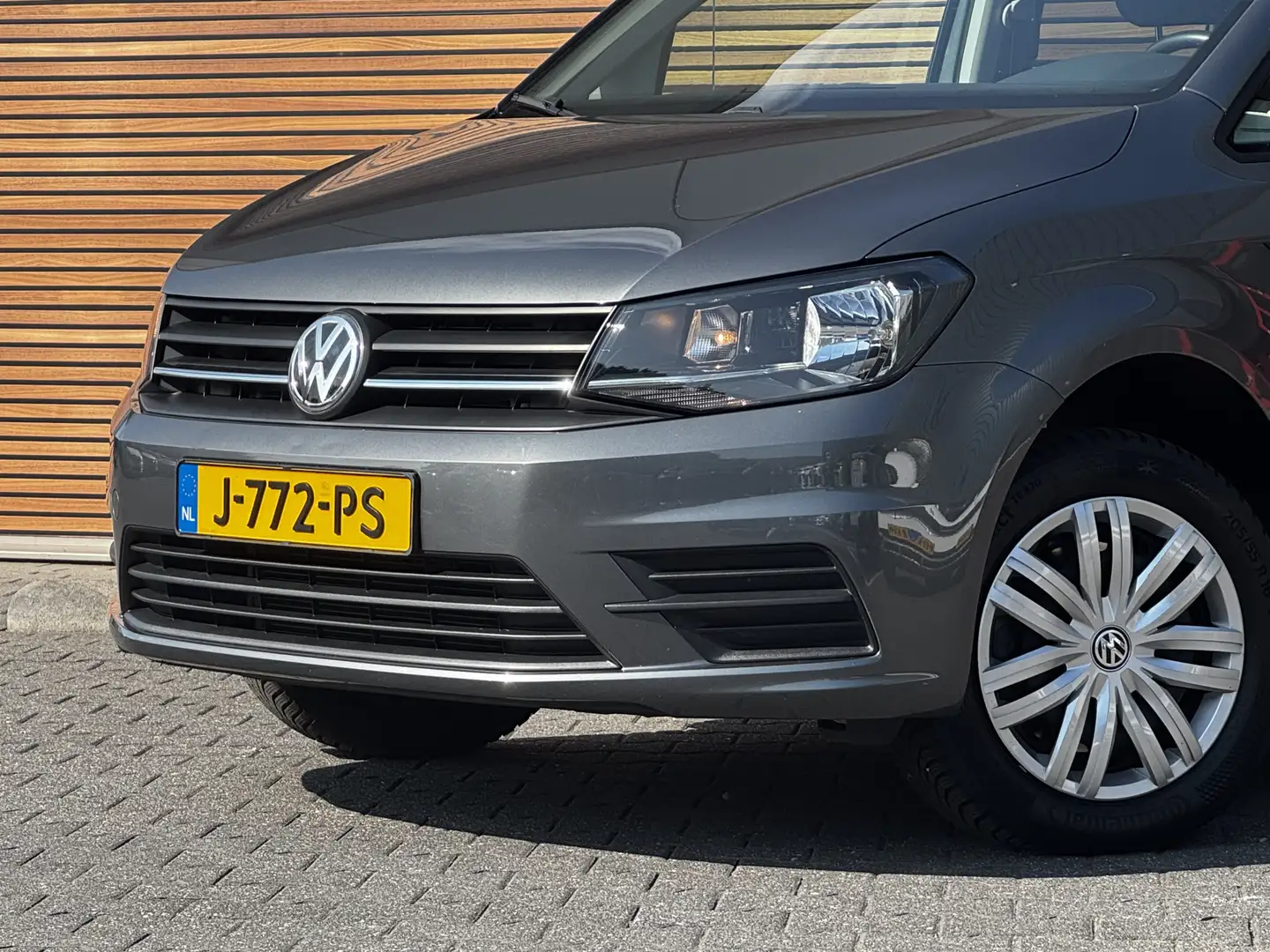 Volkswagen Caddy 1.4 TSI Trendline Parkeerhulp / Cruise / Trekhaak Grijs - 2