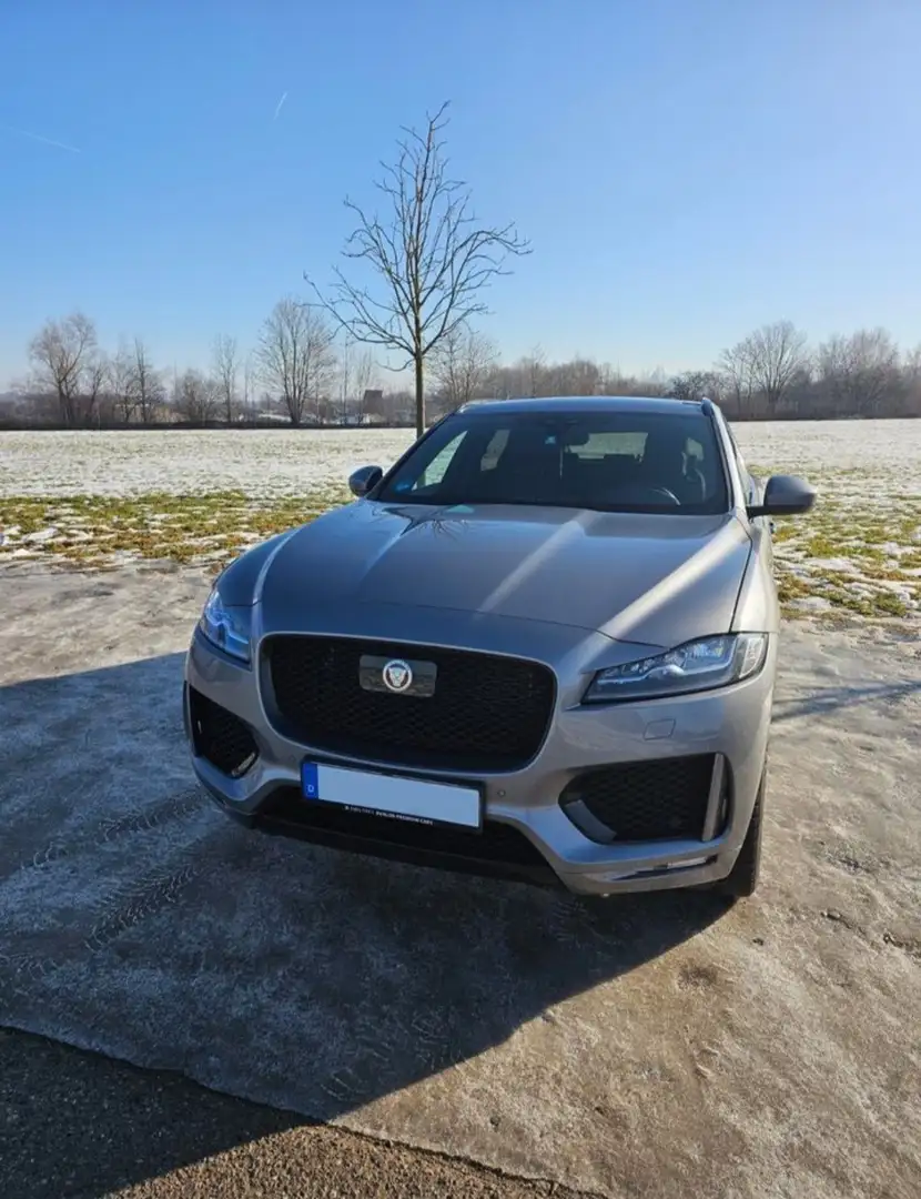 Jaguar F-Pace 25t AWD Chequered Flag - 1